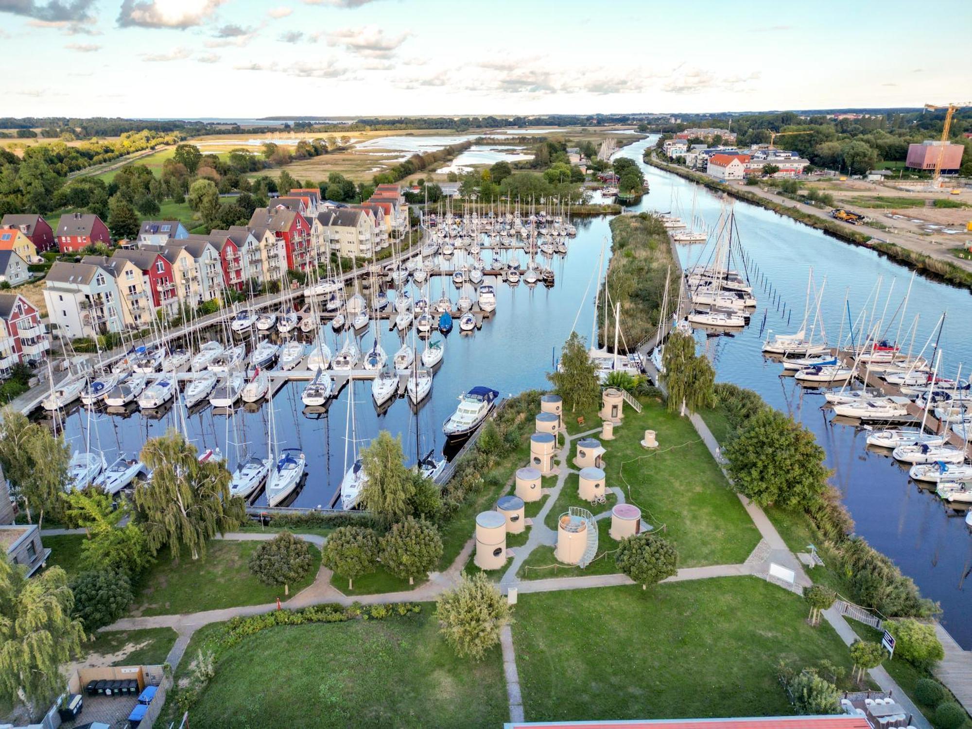 Hotel slube am Yachthafen Greifswald Exterior foto